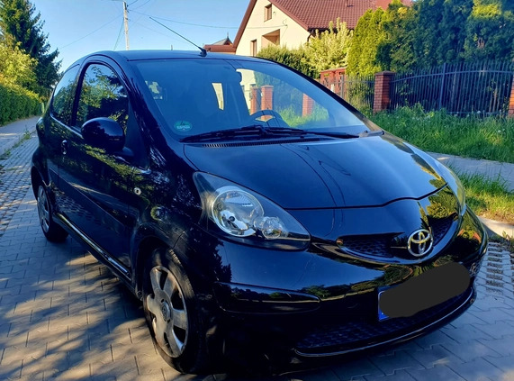 Toyota Aygo cena 9900 przebieg: 177452, rok produkcji 2007 z Nowe Miasteczko małe 92